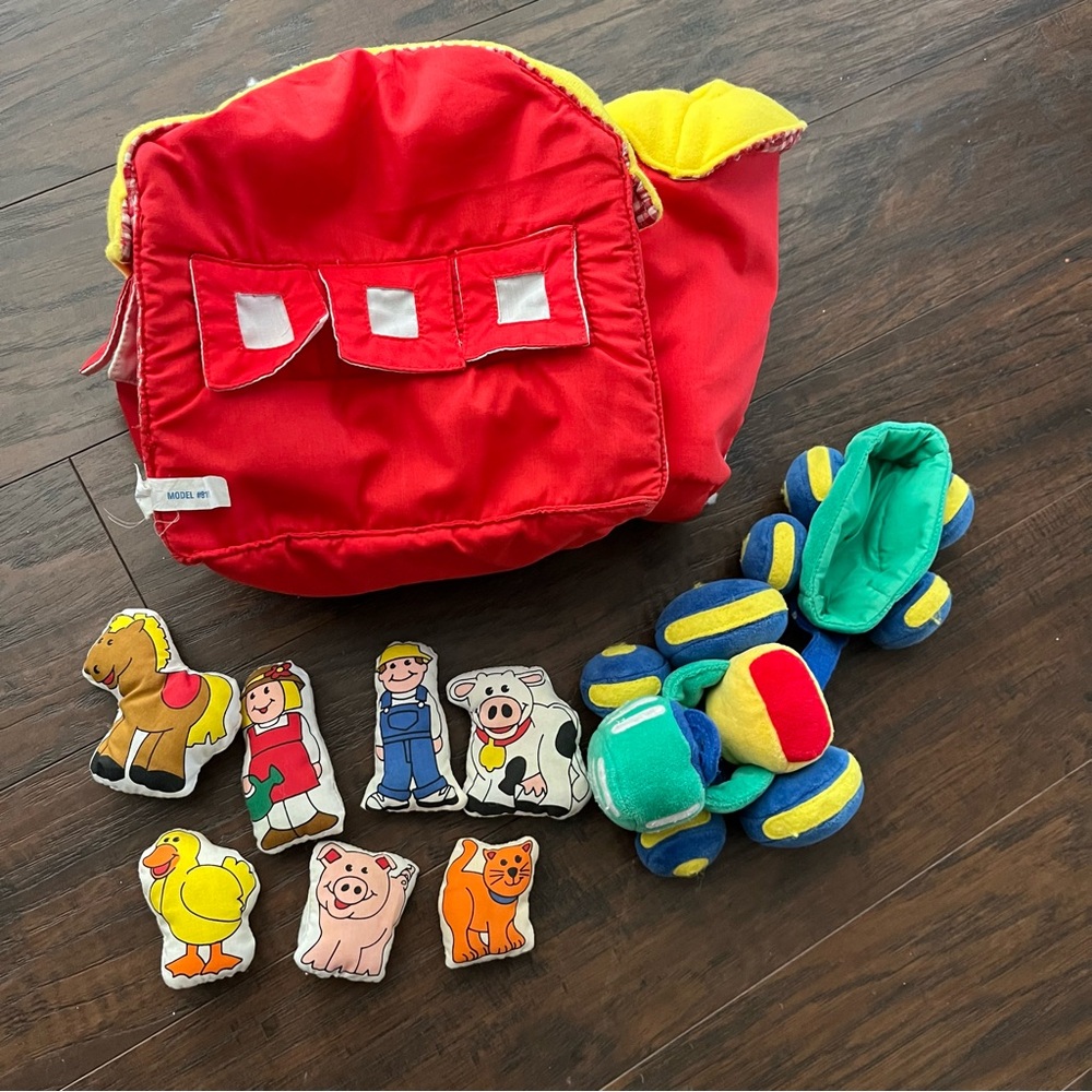 Vintage 1997 Kids II Barn with Tractor & Finger Puppets Plush RARE